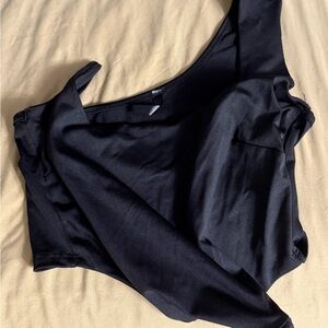 Shelly Black One-Shoulder Top